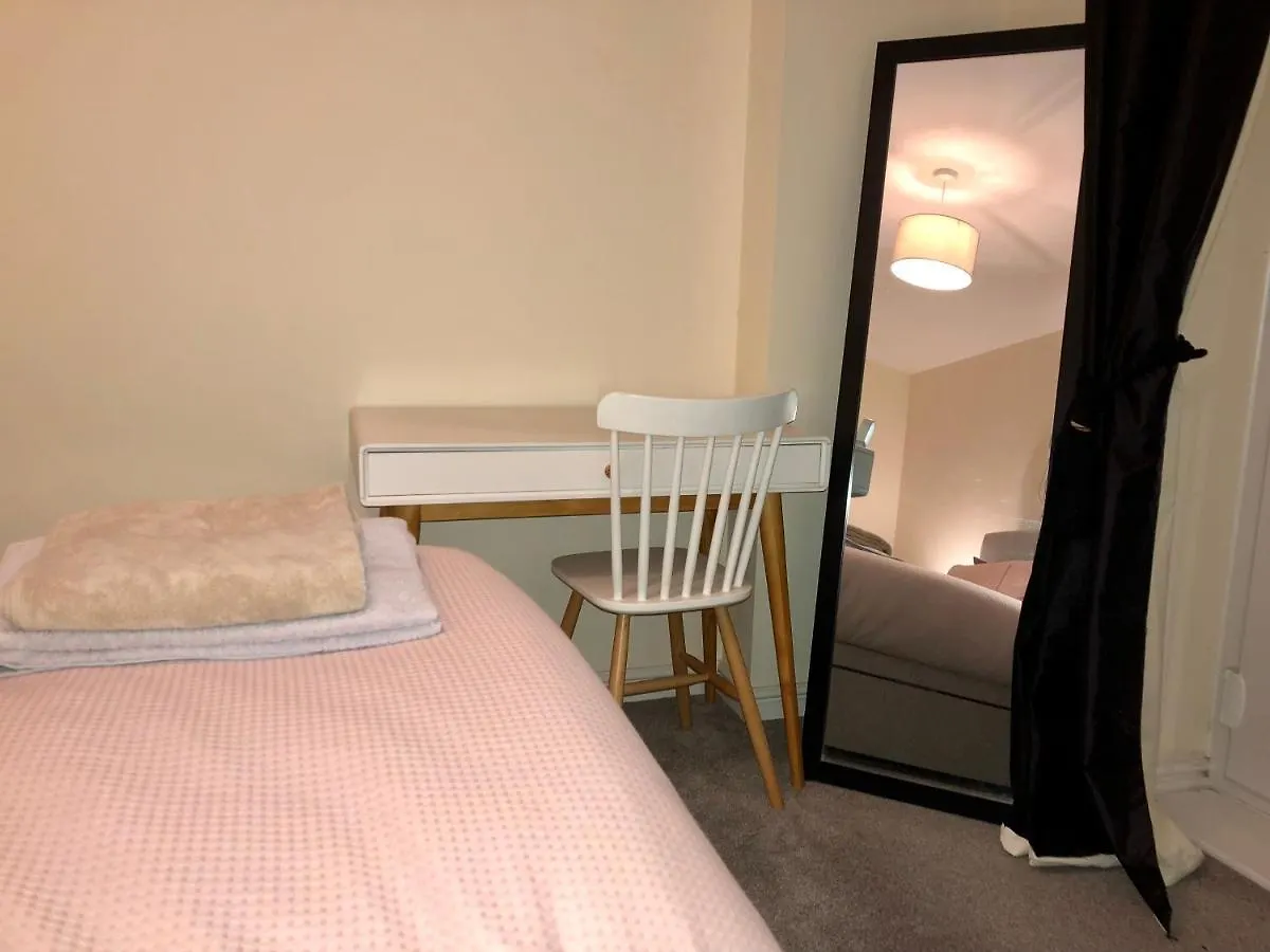 Entire 4 Bed Townhouse Villa Exeter
